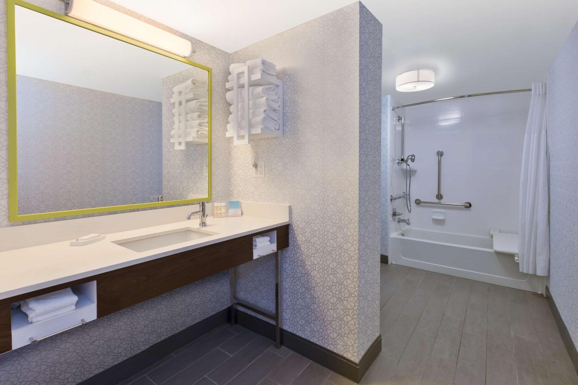 Hampton Inn Traverse City Zewnętrze zdjęcie